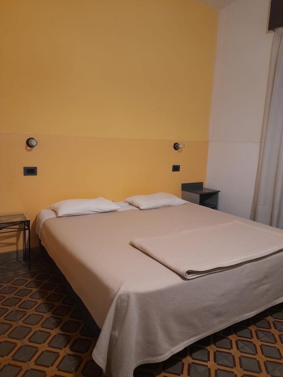 Antonieta Hostel San Rafael  Luaran gambar